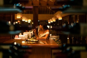 3 restaurants, breakfast, lunch, dinner served; French cuisine