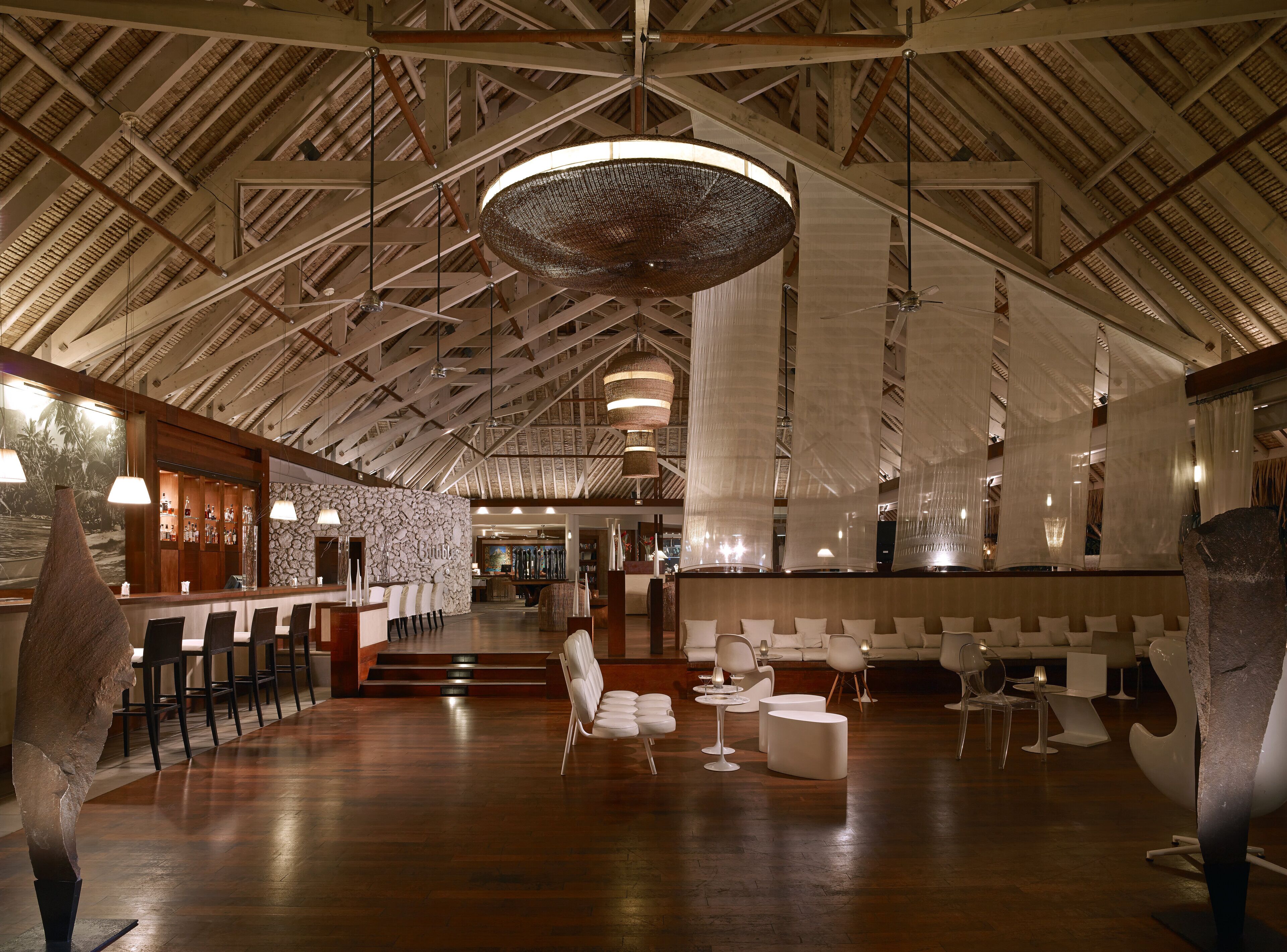 2 bars/lounges, poolside bar, beach bar