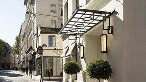 A hotel facade with a sign reading "HOTEL ACADEMIE SAINT GERMAIN". - Académie Hôtel Saint Germain (Paris)