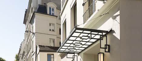 Mặt tiền nơi lưu trú