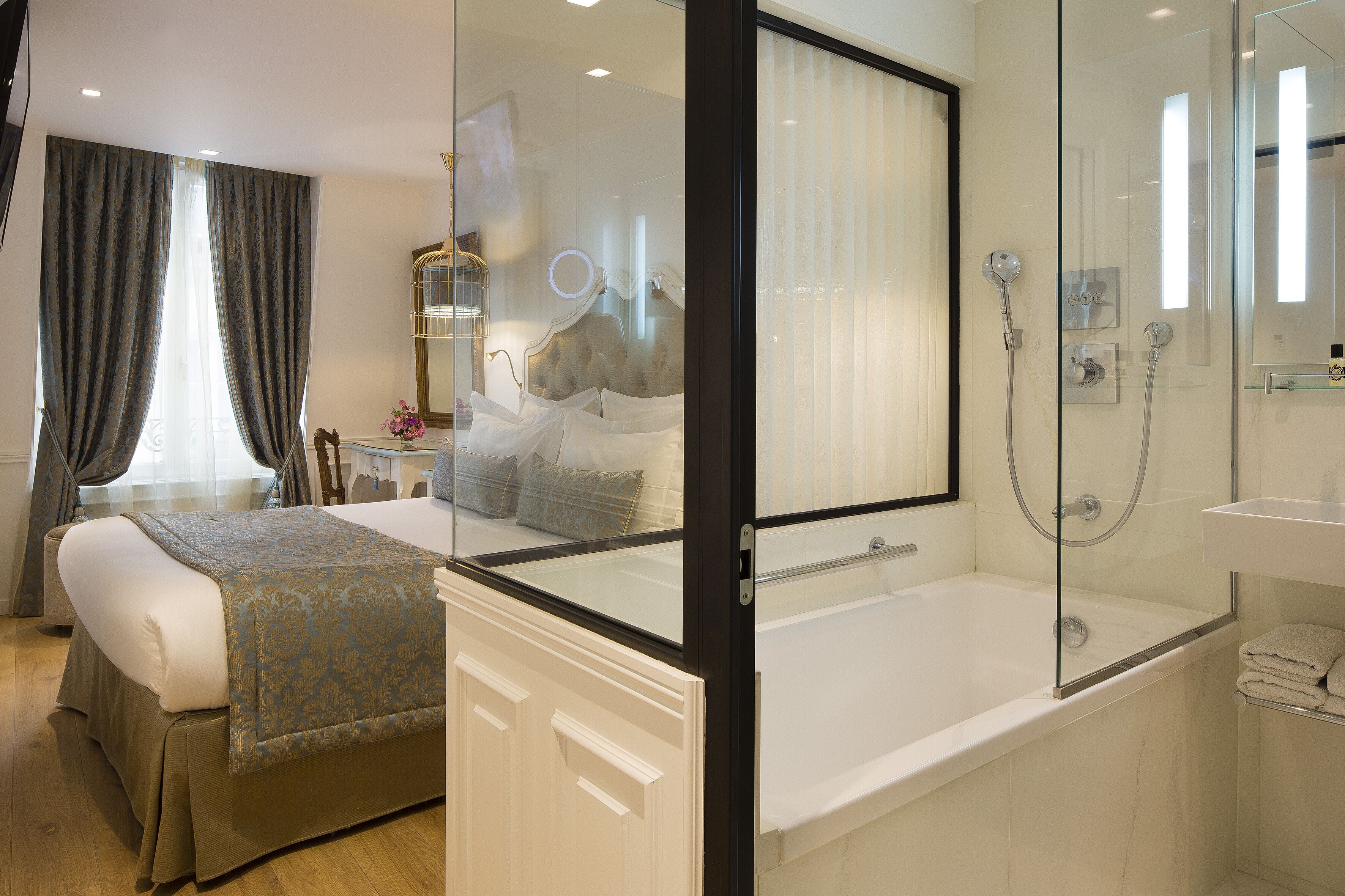 deluxe room | premium bedding, pillow-top beds, minibar, in-room safe