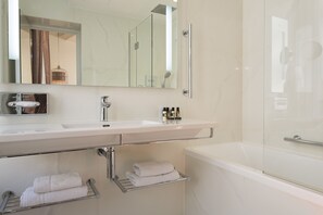 Literie de qualité supérieure, surmatelas, minibar