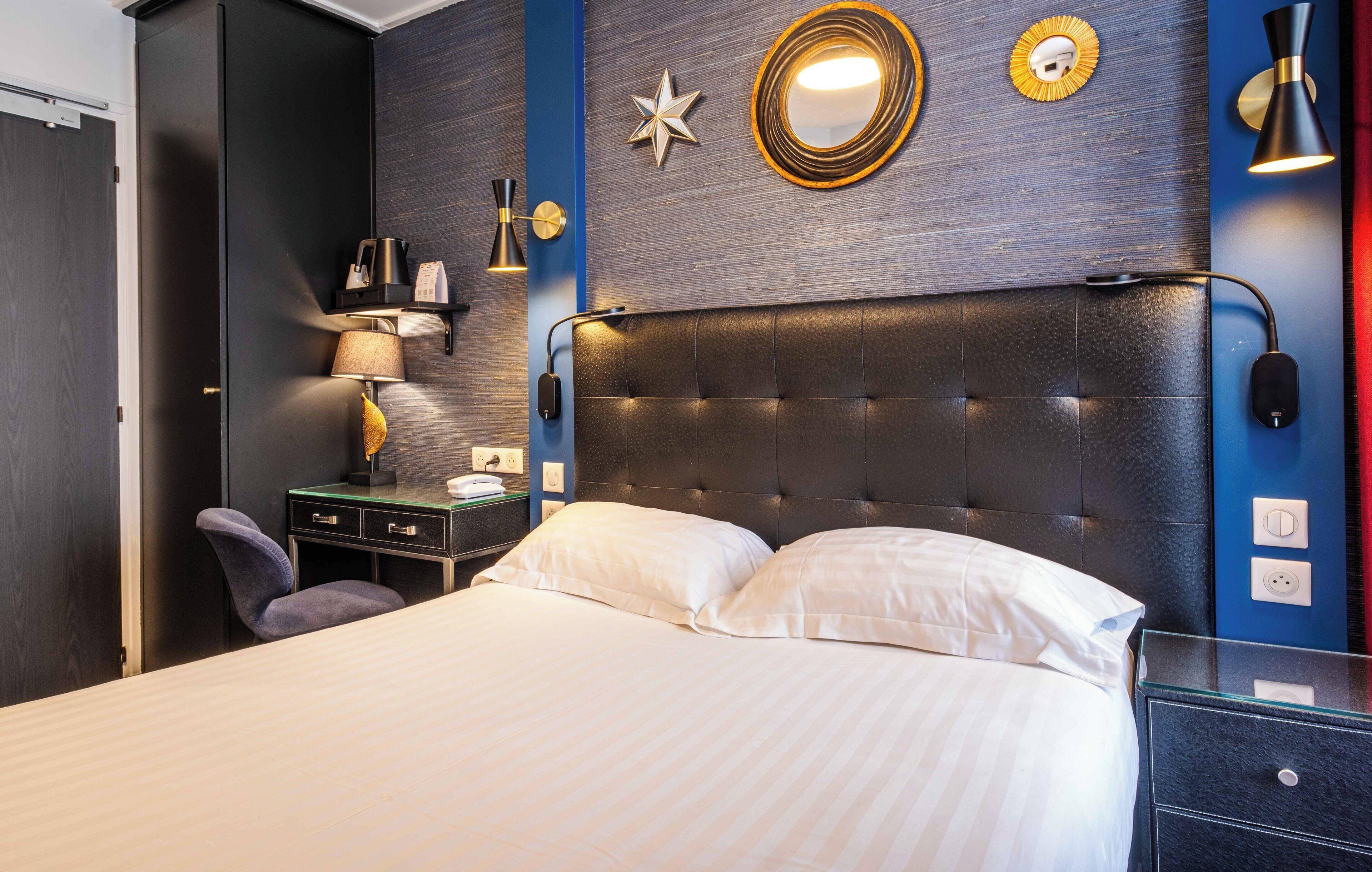 comfort double room | hypo-allergenic bedding, desk, soundproofing, bed sheets