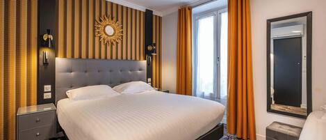 Habitación triple ejecutiva, varias camas | Ropa de cama hipoalergénica, escritorio, sistema de insonorización