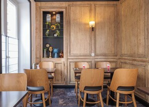 Daily continental breakfast (EUR 14.00 per person)