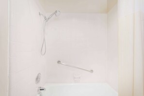 Accessible bathroom - Days Inn by Wyndham Socorro (Socorro)