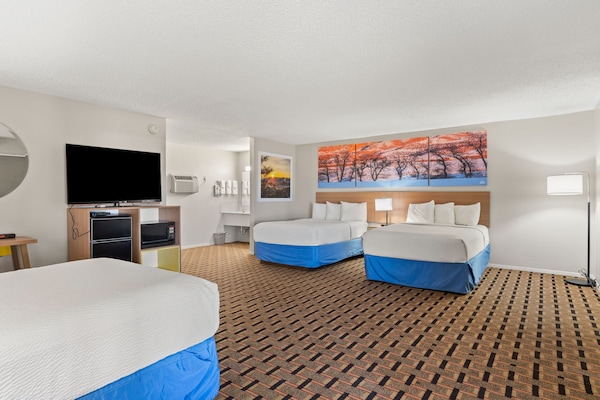 Room, Non Smoking, Refrigerator & Microwave | Desk, iron/ironing board, cribs (free), WiFi (free)