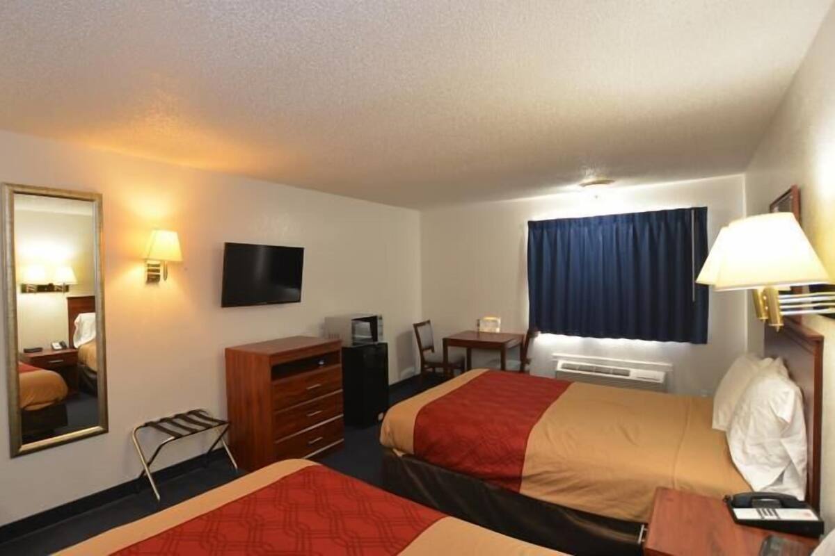 Desk, WiFi (free), bed sheets