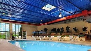 Pool - Hotel Milwaukee Airport (Milwaukee)