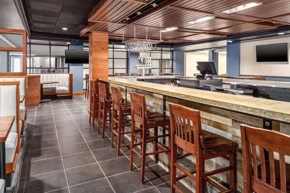 Bar (on property) - Hotel Milwaukee Airport (Milwaukee)