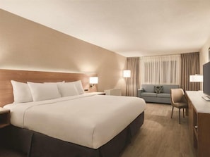 Premium bedding, pillowtop beds, in-room safe, desk