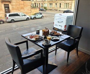 Daily full breakfast (GBP 10.00 per person) - Lorne Hotel Glasgow (Glasgow)