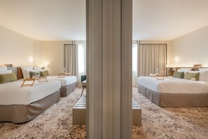 Kamer (Family) | Luxe beddengoed, pillowtop-bedden, een kluis op de kamer, een bureau