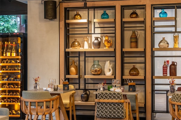 2 restaurants, breakfast, lunch, dinner served; local cuisine