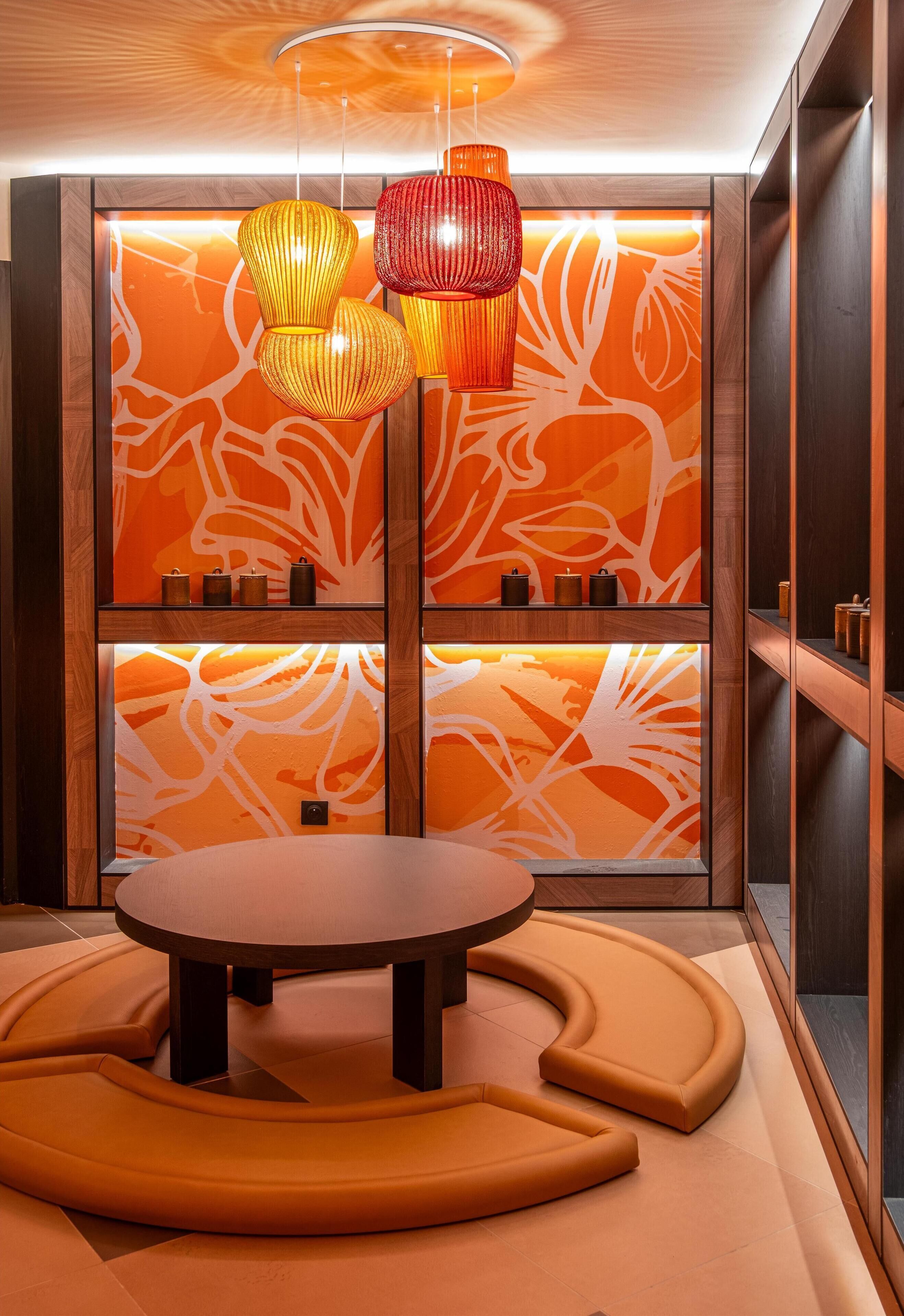 2 restaurants, breakfast, lunch, dinner served; local cuisine