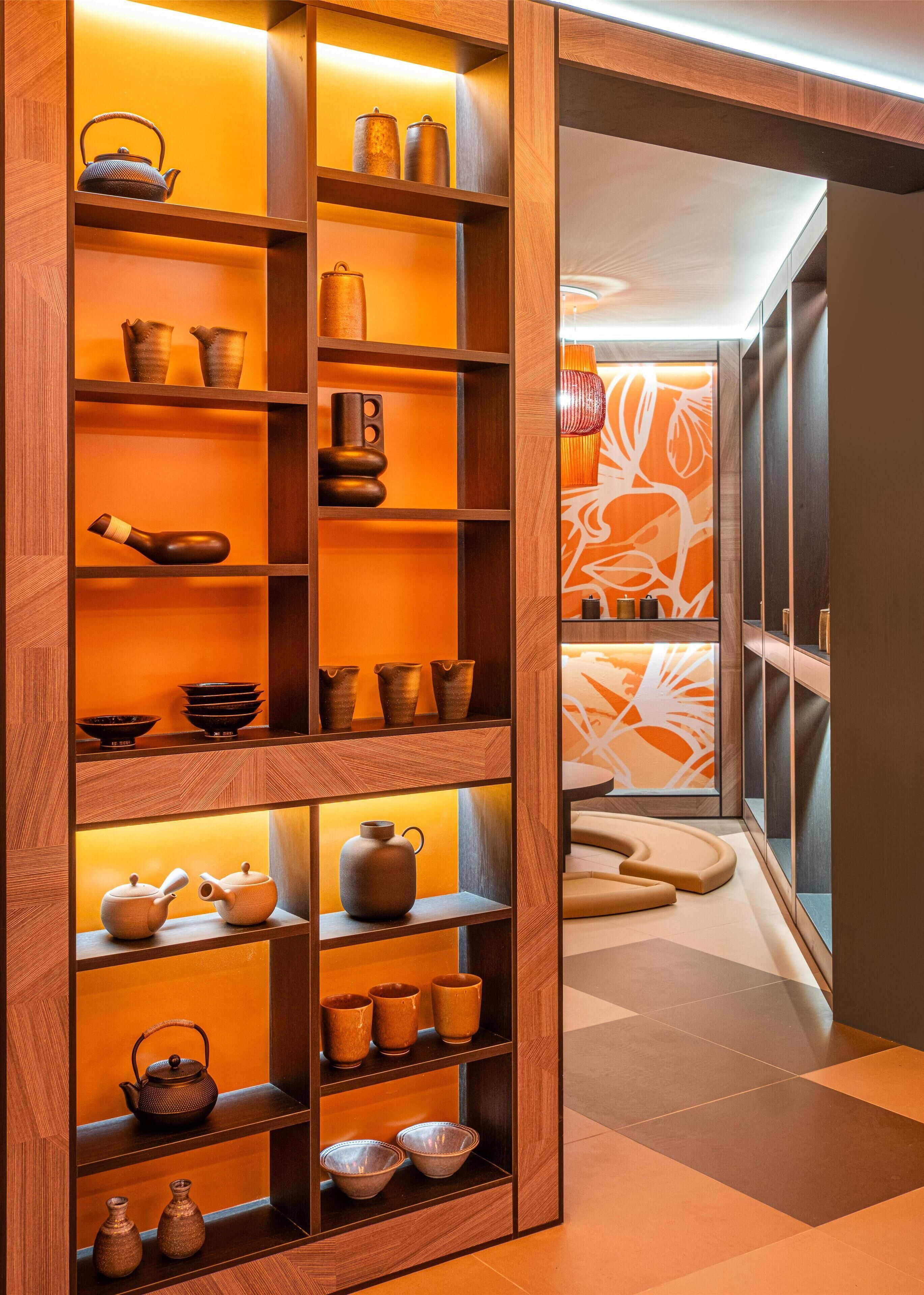 2 restaurants, breakfast, lunch, dinner served; local cuisine