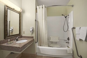 Hair dryer, towels - Super 8 by Wyndham Carlsbad (Carlsbad)
