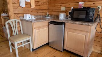 1 Queen Bed 2 Bedroom Cabin NS | 専用キッチン