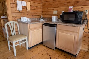 1 Queen Bed 2 Bedroom Cabin NS | Eget kök