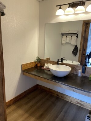 Bathroom - Americas Best Value Inn by the River Hot Springs (Hot Springs)