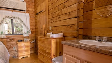 1 Queen Bed 2 Bedroom Cabin NS