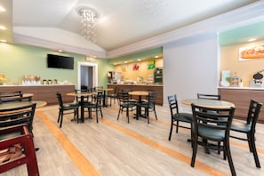 Free daily continental breakfast