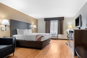 Escritorio, tabla de planchar con plancha y camas plegables/adicionales