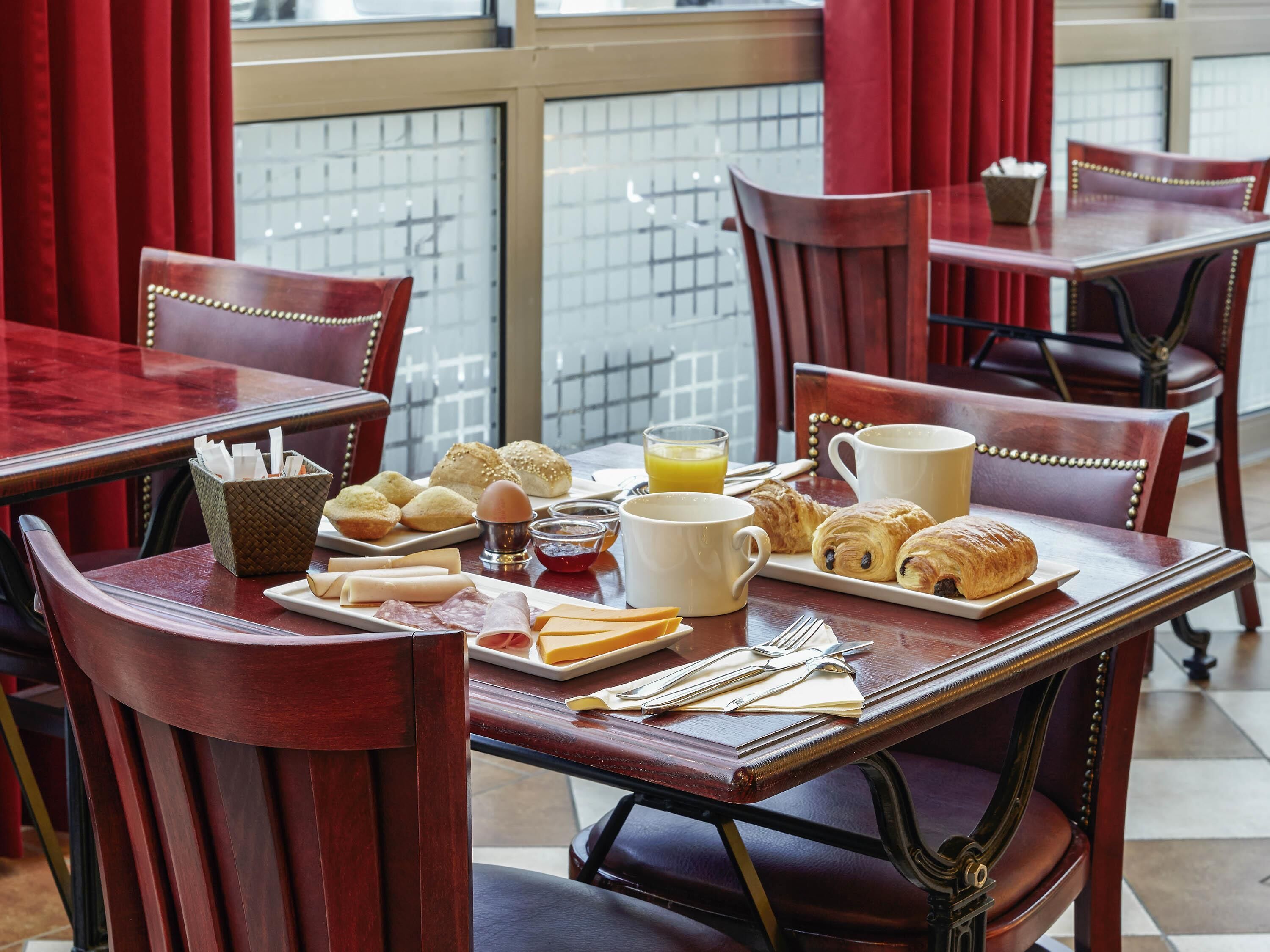 Daily buffet breakfast for a fee