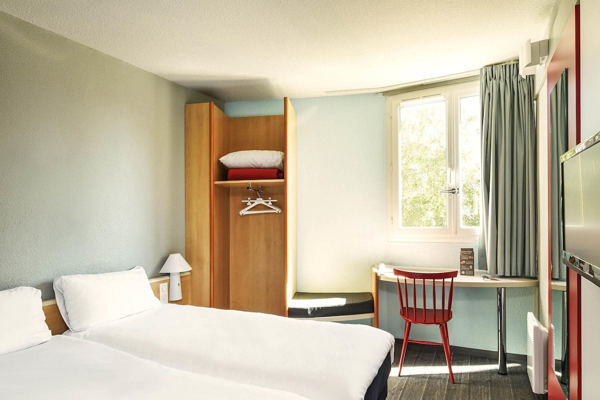 Standard Room, 2 Single Beds | Premium bedding, pillow-top beds, in-room safe, individually furnished