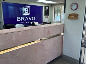Lobby - Bravo Inn Greensboro (Greensboro)