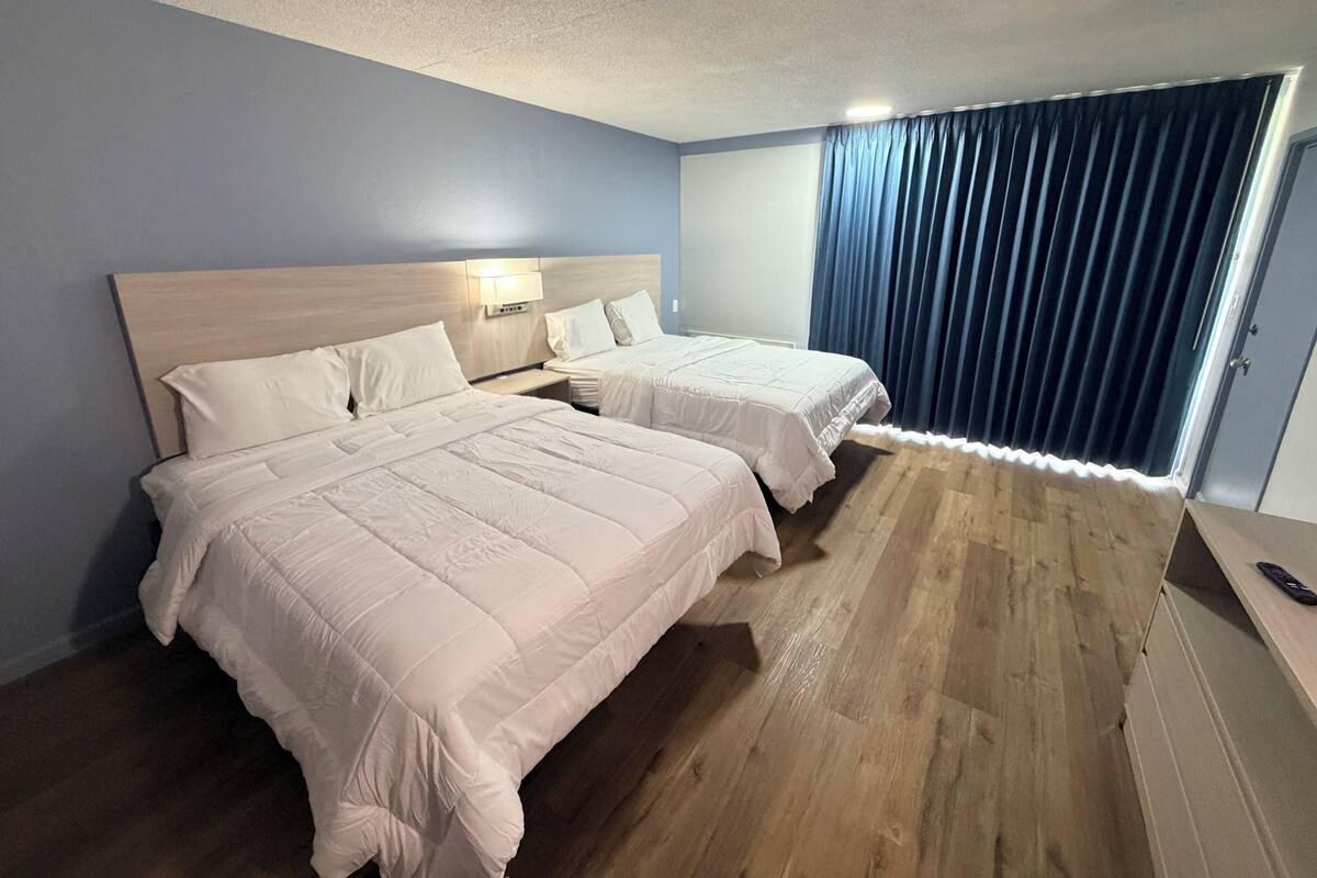 Economy Studio Suite, Non Smoking | Desk, iron/ironing board, bed sheets