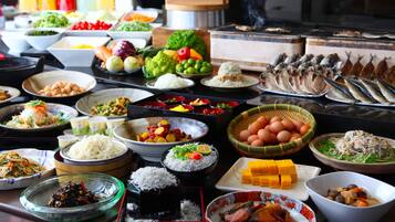 Sarapan prasmanan setiap hari (JPY 2700 per orang)