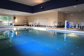 Indoor pool, pool loungers