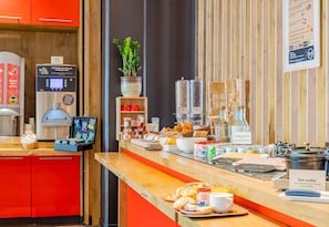 Buffet déjeuner servi tous les jours en supplément