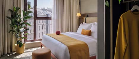 1 bedroom, desk, laptop workspace, blackout drapes