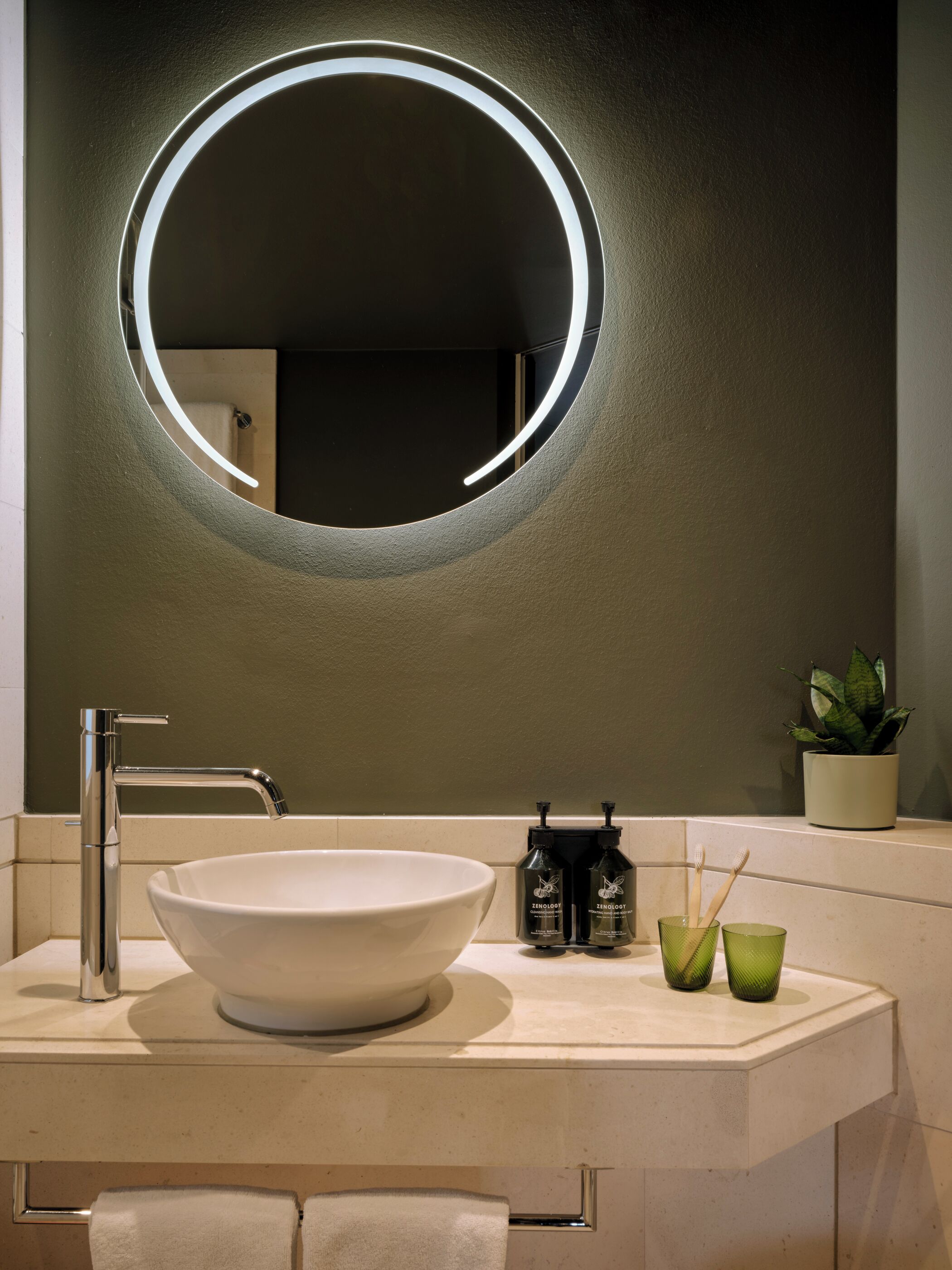 medium room | bathroom | shower, rainfall showerhead, free toiletries, hair dryer