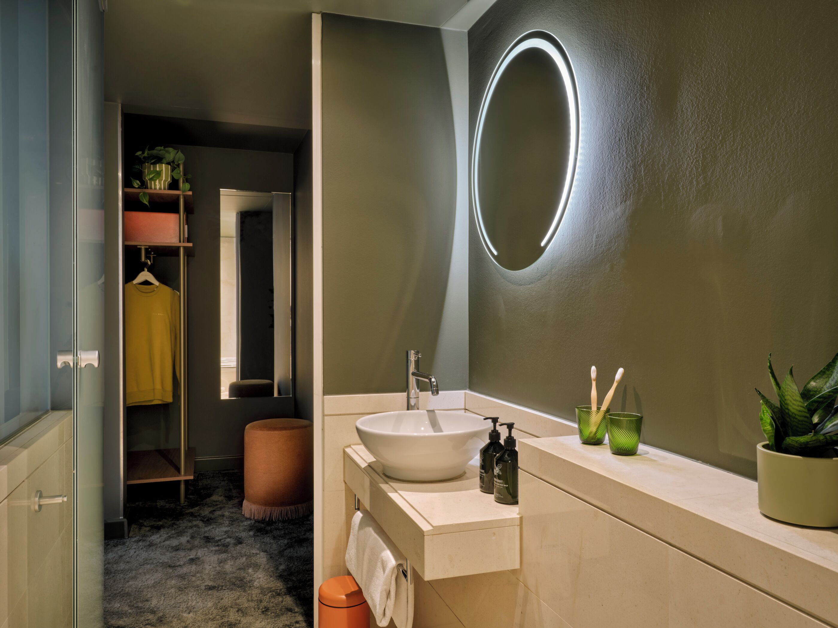 extra large room | bathroom | shower, rainfall showerhead, free toiletries, hair dryer