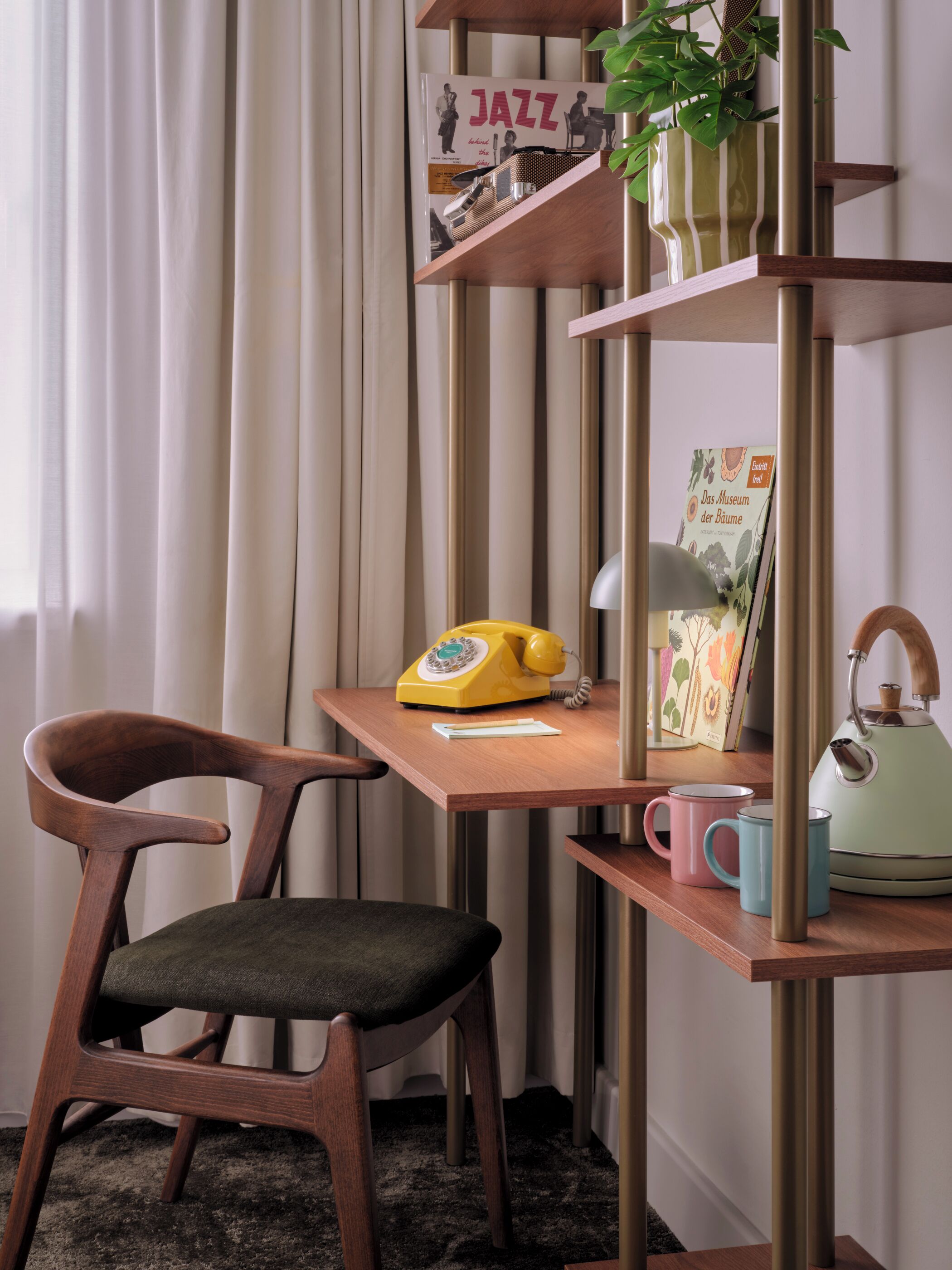 cosy room | living area | 37-inch flat-screen tv with satellite channels, tv, books