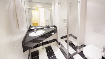 Comfort Double Room | In-room safe, desk, soundproofing, WiFi (free)