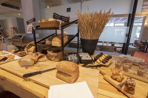 Daily buffet breakfast (EUR 18.50 per person)