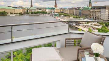 Hochwertige Bettwaren, Minibar, Zimmersafe, individuell dekoriert