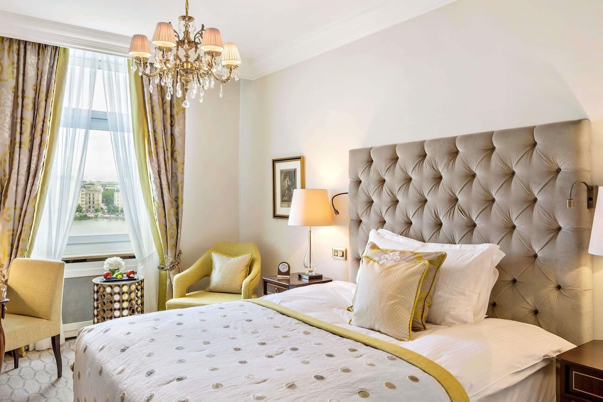 Fairmont, Room, 1 Double Bed, Balcony, Lake View