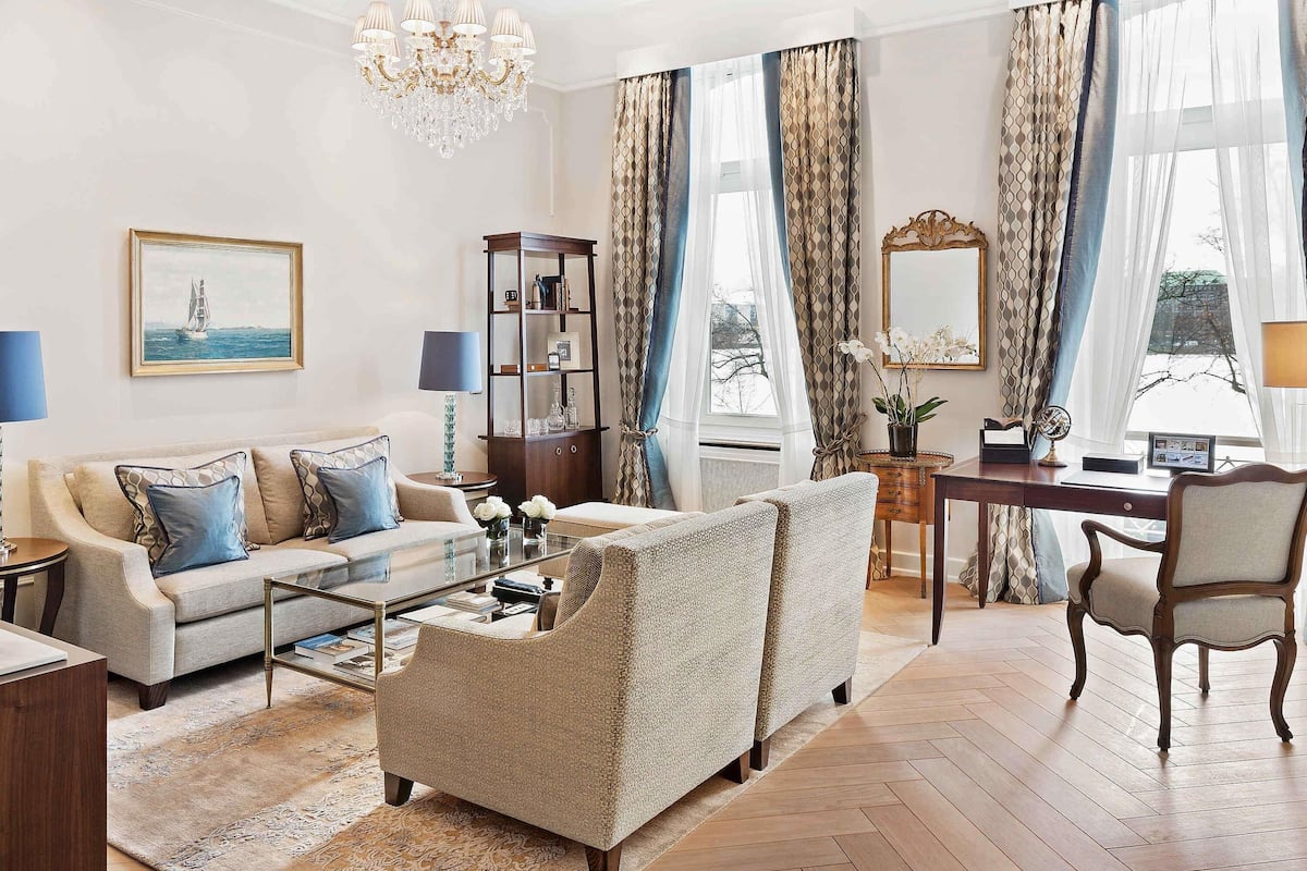 Suite, 1 King-Bett und Schlafsofa, Seeblick (Butler Service) | Hochwertige Bettwaren, Minibar, Zimmersafe, individuell dekoriert