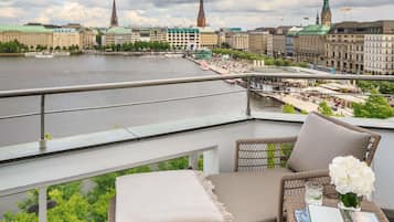 Hochwertige Bettwaren, Minibar, Zimmersafe, individuell dekoriert