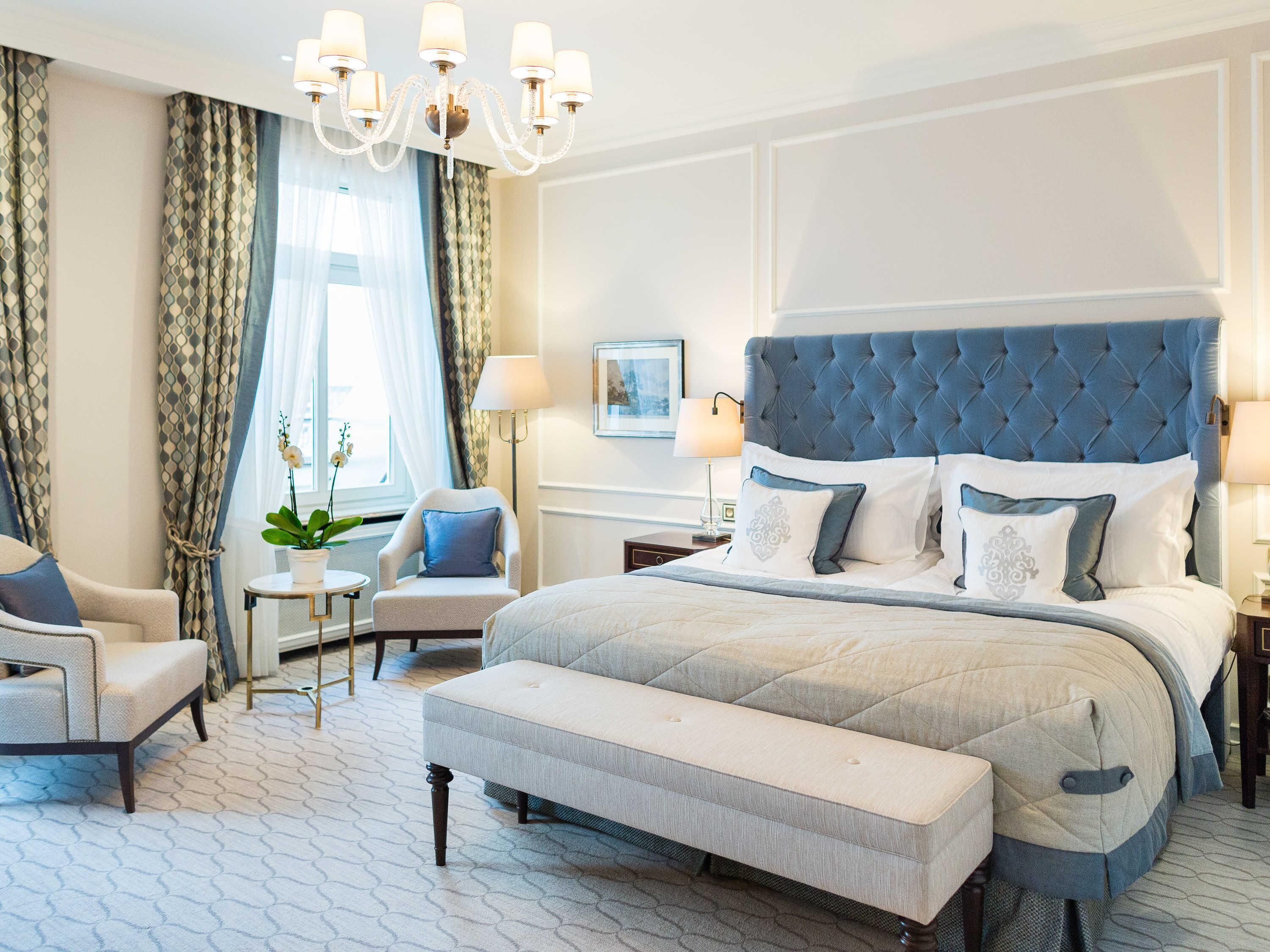 Chambre Deluxe, 1 très grand lit, balcon, vue lac | Literie de qualité supérieure, minibar, coffres-forts dans les chambres