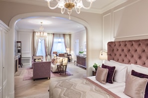 Suite, 1 King Bed with Sofa bed, Lake View (Butler Service)