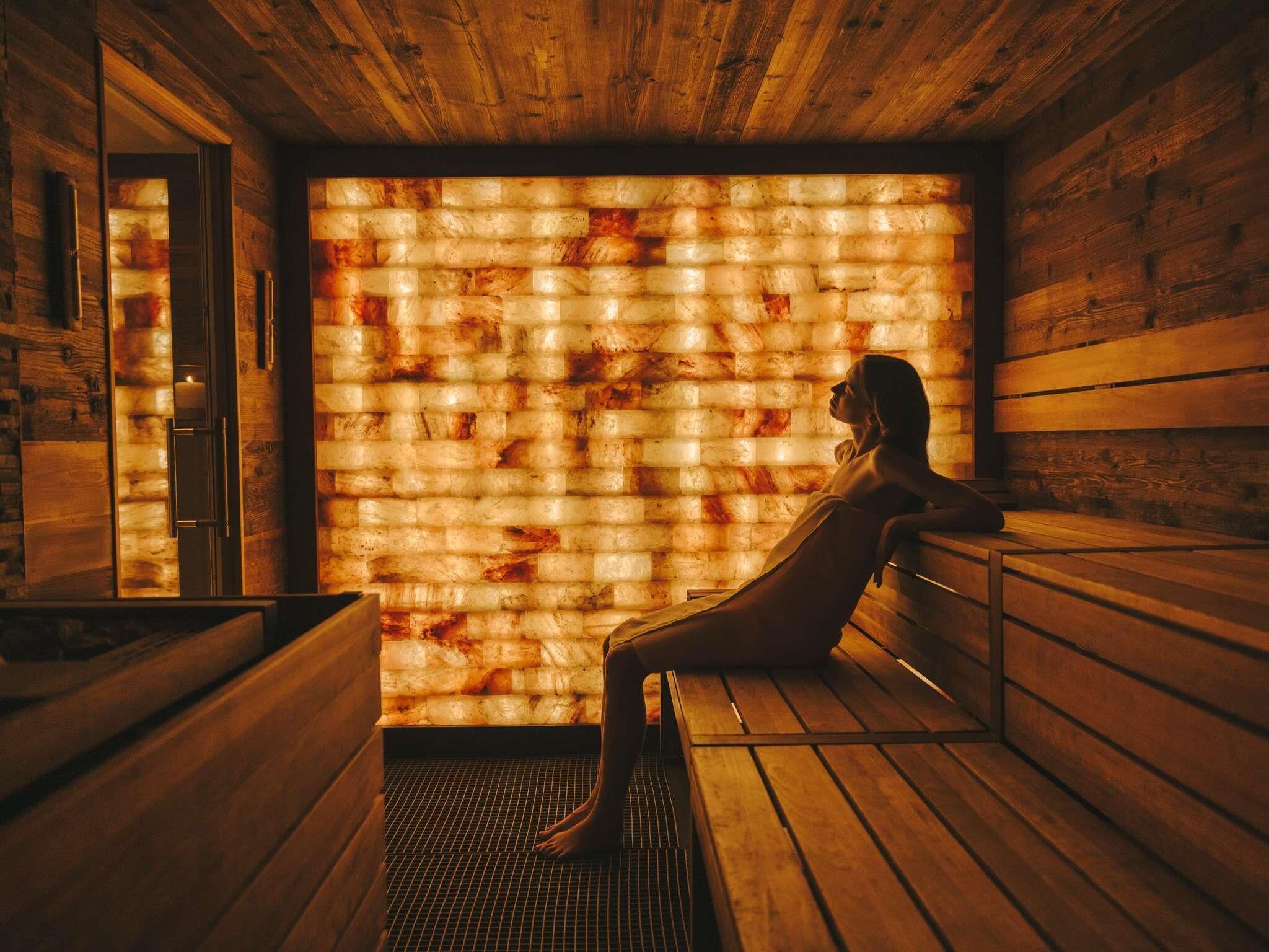 Behandelingskamers voor koppels, een sauna, lichaamsbehandelingen