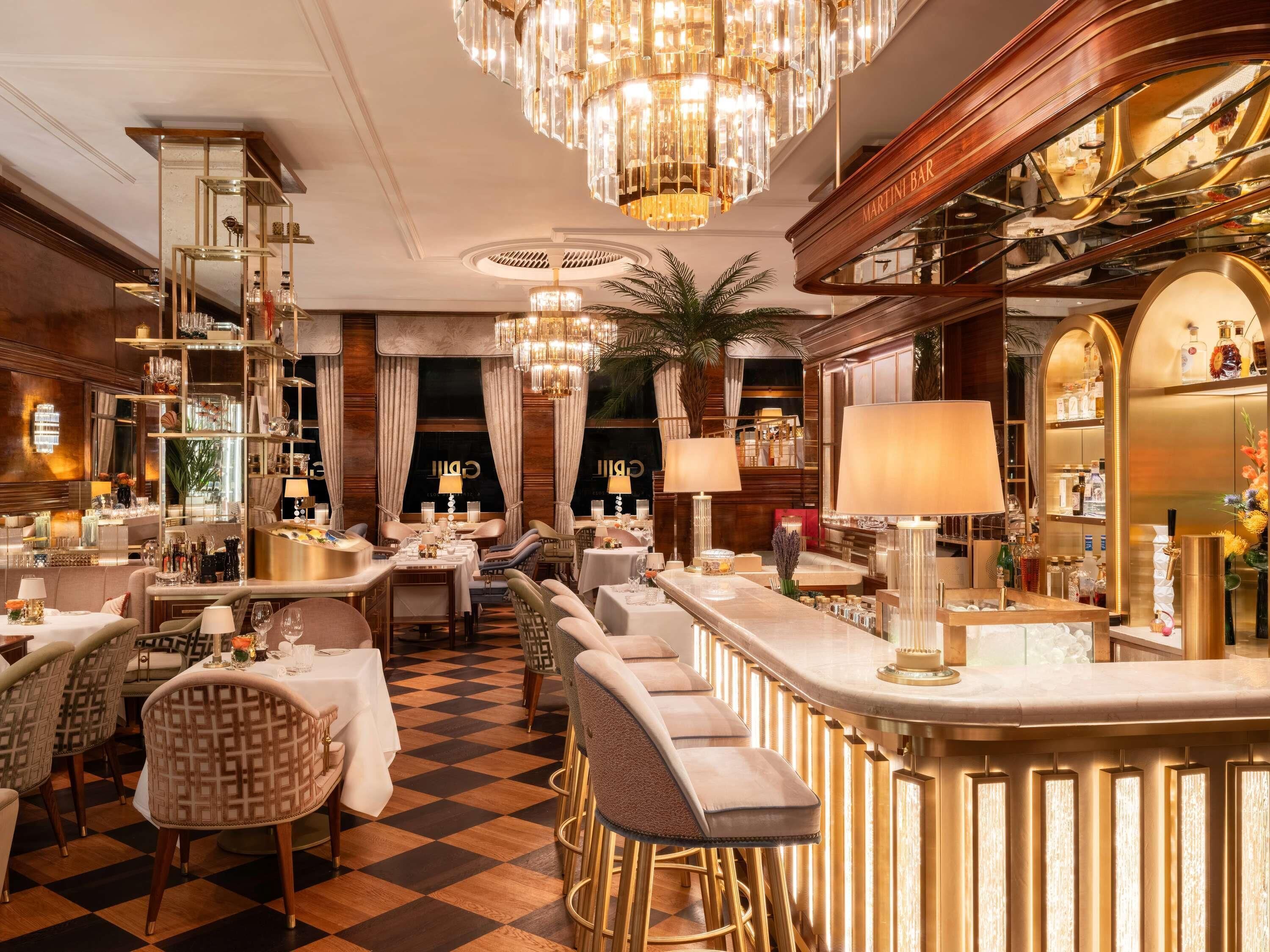 8 Restaurants; Frühstück, Mittagessen und Abendessen werden serviert