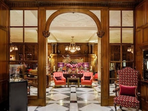 8 restaurants, breakfast, lunch, dinner served; French cuisine