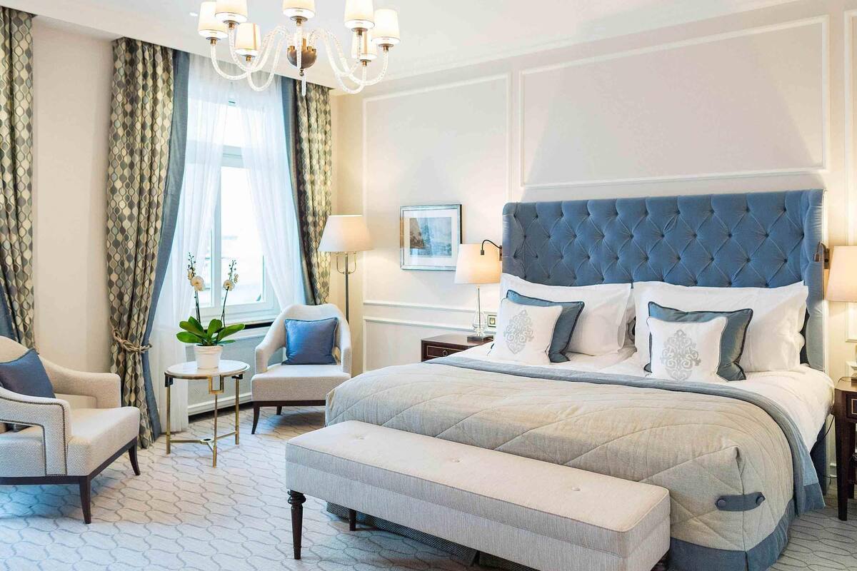 Premium bedding, minibar, in-room safe, desk